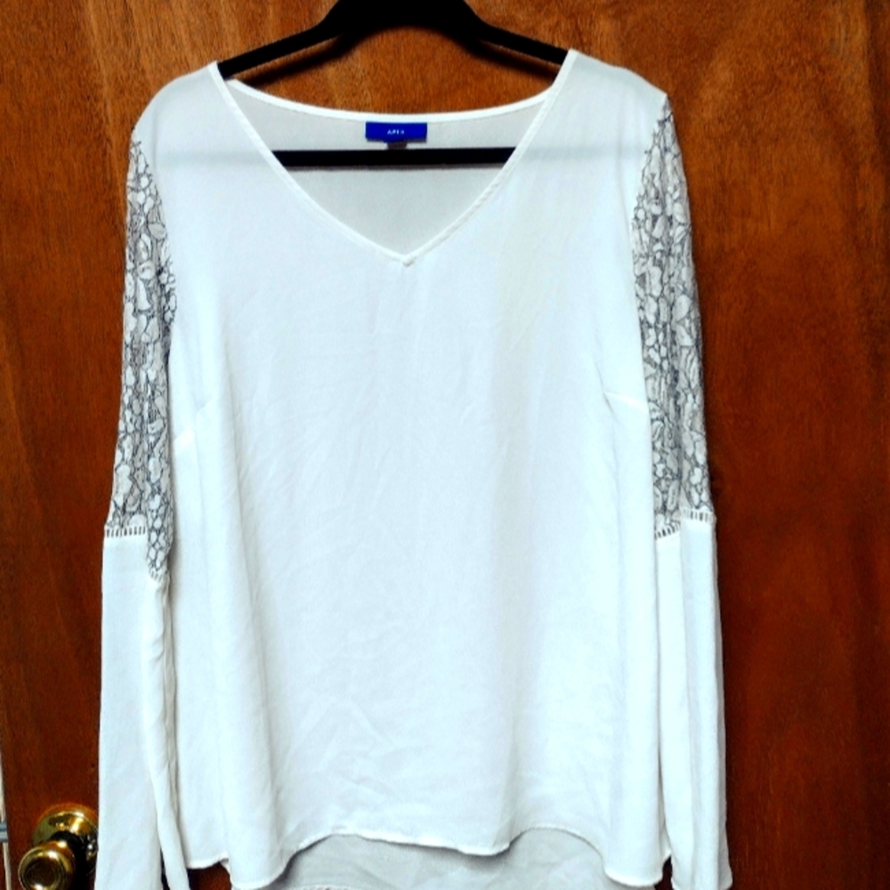 White floral lacey arm top
